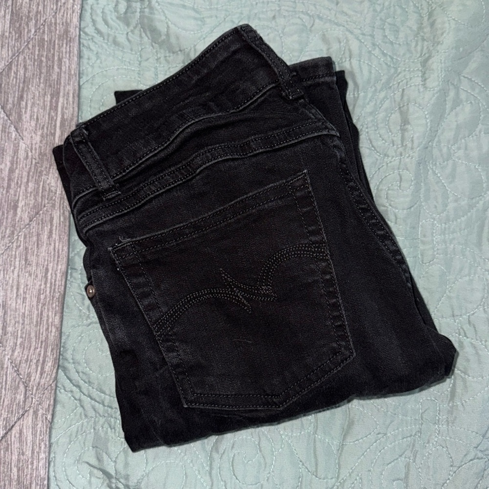 WOMEN'S ESSENTIAL MID-RISE BOOTCUT JEAN
